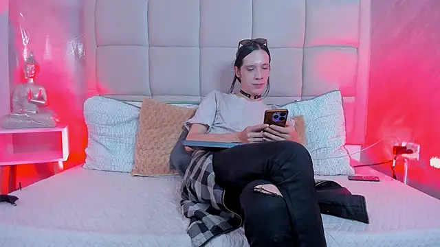 Snapshot of Hecatee_77 chatting on November 24, 2025, 8:20 pm Hecatee 77 online show from November 24, 2025, 8:20 pm