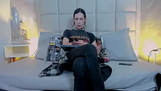 Snapshot of Hecatee_77 chatting on November 4, 2025, 7:39 pm Hecatee 77 online show from November 4, 2025, 7:39 pm