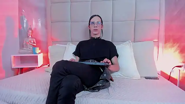 Snapshot of Hecatee_77 chatting on November 13, 2025, 7:51 pm Hecatee 77 online show from November 13, 2025, 7:51 pm