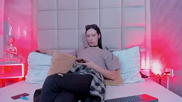 Snapshot of Hecatee_77 chatting on November 19, 2025, 7:58 pm Hecatee 77 online show from November 19, 2025, 7:58 pm