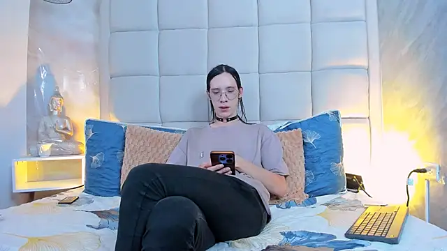 Snapshot of Hecatee_77 chatting on October 17, 2025, 8:10 pm Hecatee 77 online show from October 17, 2025, 8:10 pm