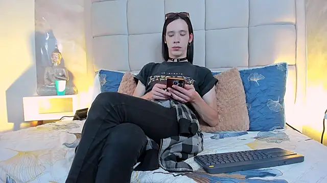 Snapshot of Hecatee_77 chatting on October 13, 2025, 7:37 pm Hecatee 77 online show from October 13, 2025, 7:37 pm