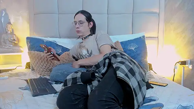 Snapshot of Hecatee_77 chatting on October 15, 2025, 7:33 pm Hecatee 77 online show from October 15, 2025, 7:33 pm