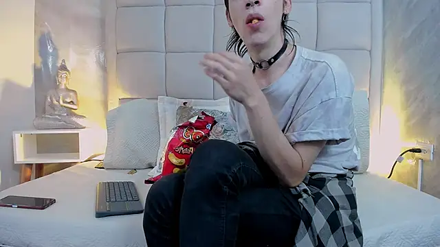 Snapshot of Hecatee_77 chatting on October 24, 2025, 7:57 pm Hecatee 77 online show from October 24, 2025, 7:57 pm