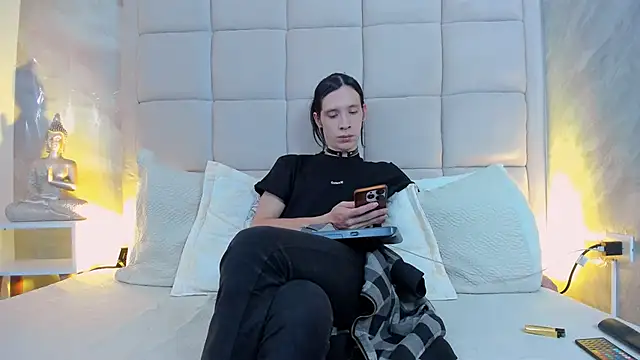 Snapshot of Hecatee_77 chatting on October 22, 2025, 7:35 pm Hecatee 77 online show from October 22, 2025, 7:35 pm