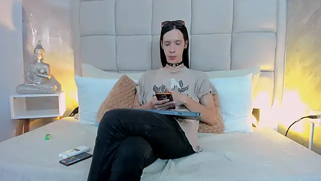 Snapshot of Hecatee_77 chatting on September 12, 2025, 7:46 pm Hecatee 77 online show from September 12, 2025, 7:46 pm