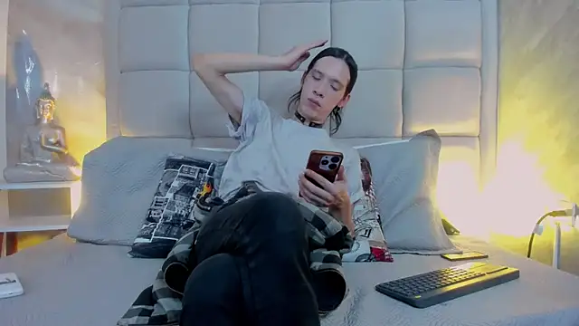 Snapshot of Hecatee_77 chatting on November 2, 2025, 8:03 pm Hecatee 77 online show from November 2, 2025, 8:03 pm