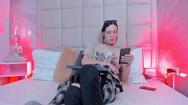 Snapshot of Hecatee_77 chatting on November 25, 2025, 7:47 pm Hecatee 77 online show from November 25, 2025, 7:47 pm