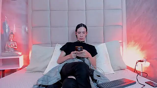 Snapshot of Hecatee_77 chatting on November 12, 2025, 7:40 pm Hecatee 77 online show from November 12, 2025, 7:40 pm