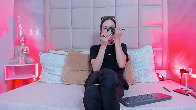 Snapshot of Hecatee_77 chatting on November 26, 2025, 8:09 pm Hecatee 77 online show from November 26, 2025, 8:09 pm