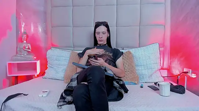 Snapshot of Hecatee_77 chatting on November 20, 2025, 7:58 pm Hecatee 77 online show from November 20, 2025, 7:58 pm