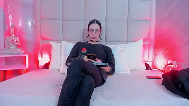 Snapshot of Hecatee_77 chatting on December 2, 2025, 7:48 pm Hecatee 77 online show from December 2, 2025, 7:48 pm