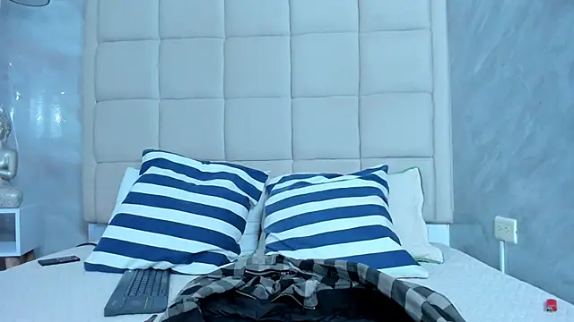 Snapshot of Hecatee_77 chatting on March 2, 2026, 7:43 pm Hecatee 77 online show from March 2, 2026, 7:43 pm