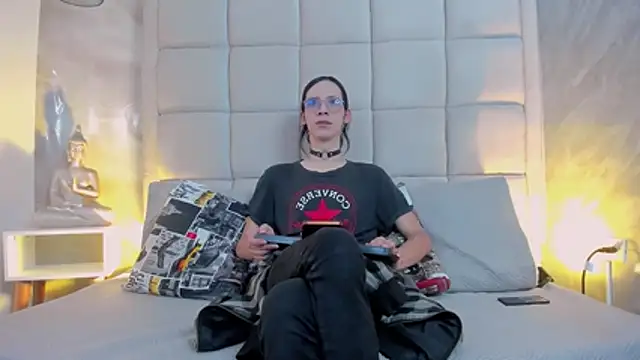 Snapshot of Hecatee_77 chatting on November 6, 2025, 7:51 pm Hecatee 77 online show from November 6, 2025, 7:51 pm