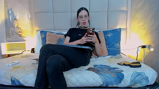 Snapshot of Hecatee_77 chatting on October 11, 2025, 7:48 pm Hecatee 77 online show from October 11, 2025, 7:48 pm