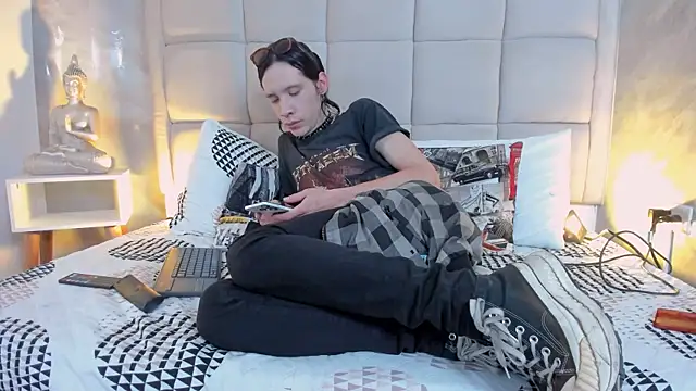 Snapshot of Hecatee_77 chatting on December 18, 2025, 6:45 pm Hecatee 77 online show from December 18, 2025, 6:45 pm