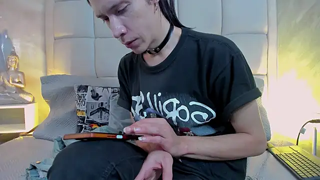 Snapshot of Hecatee_77 chatting on October 29, 2025, 7:57 pm Hecatee 77 online show from October 29, 2025, 7:57 pm