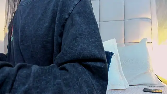 Snapshot of Hecatee_77 chatting on November 10, 2025, 7:41 pm Hecatee 77 online show from November 10, 2025, 7:41 pm