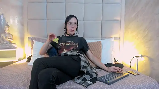 Snapshot of Hecatee_77 chatting on October 2, 2025, 7:39 pm Hecatee 77 online show from October 2, 2025, 7:39 pm