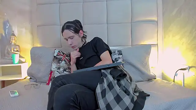 Snapshot of Hecatee_77 chatting on October 31, 2025, 8:05 pm Hecatee 77 online show from October 31, 2025, 8:05 pm