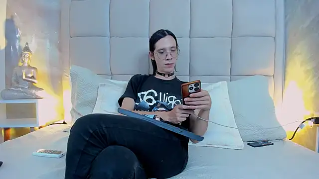 Snapshot of Hecatee_77 chatting on October 21, 2025, 7:46 pm Hecatee 77 online show from October 21, 2025, 7:46 pm