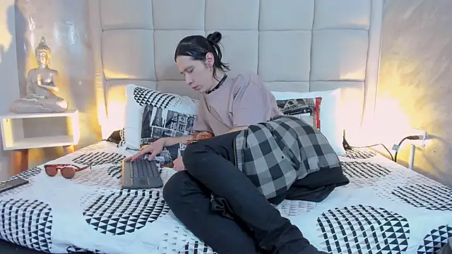 Snapshot of Hecatee_77 chatting on December 16, 2025, 6:12 pm Hecatee 77 online show from December 16, 2025, 6:12 pm