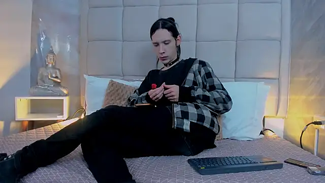 Snapshot of Hecatee_77 chatting on October 1, 2025, 8:24 pm Hecatee 77 online show from October 1, 2025, 8:24 pm