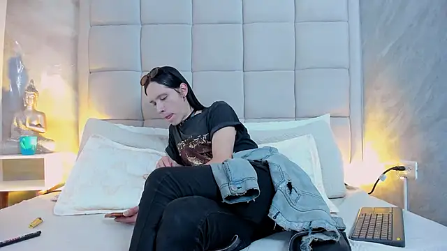 Snapshot of Hecatee_77 chatting on October 20, 2025, 7:58 pm Hecatee 77 online show from October 20, 2025, 7:58 pm