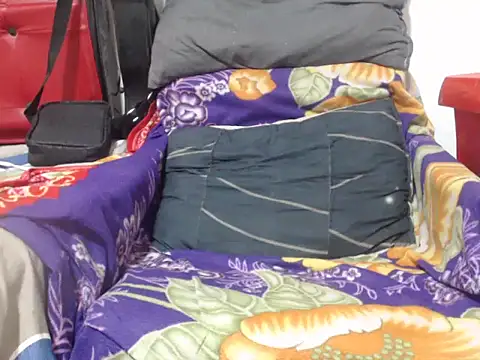 Snapshot of PONSE_LATINO chatting on December 4, 2025, 1:54 pm PONSE LATINO online show from December 4, 2025, 1:54 pm