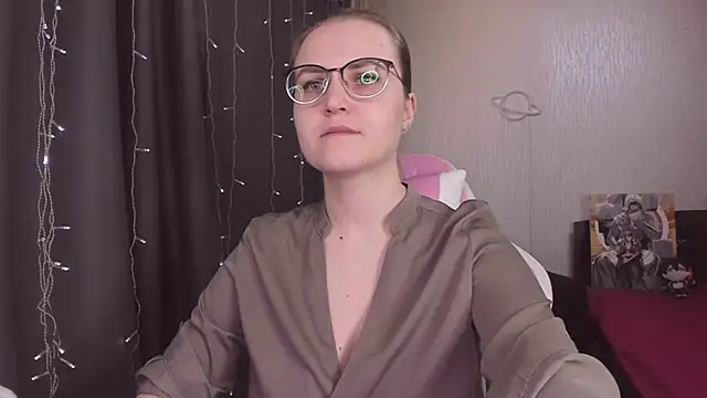 Snapshot of MissBrightShine chatting on February 5, 2026, 12:01 pm MissBrightShine online show from February 5, 2026, 12:01 pm