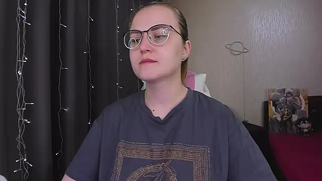 Snapshot of MissBrightShine chatting on February 19, 2026, 11:18 am MissBrightShine online show from February 19, 2026, 11:18 am