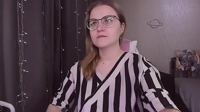 MissBrightShine online show from November 8, 2025, 11:58 am