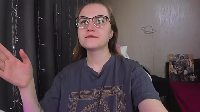 Snapshot of MissBrightShine chatting on February 17, 2026, 10:45 am MissBrightShine online show from February 17, 2026, 10:45 am