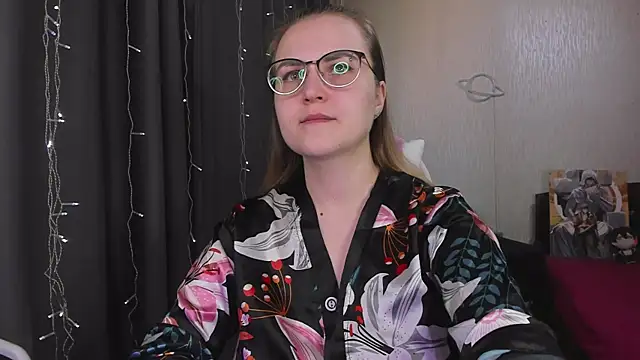 Snapshot of MissBrightShine chatting on February 18, 2026, 12:23 pm MissBrightShine online show from February 18, 2026, 12:23 pm