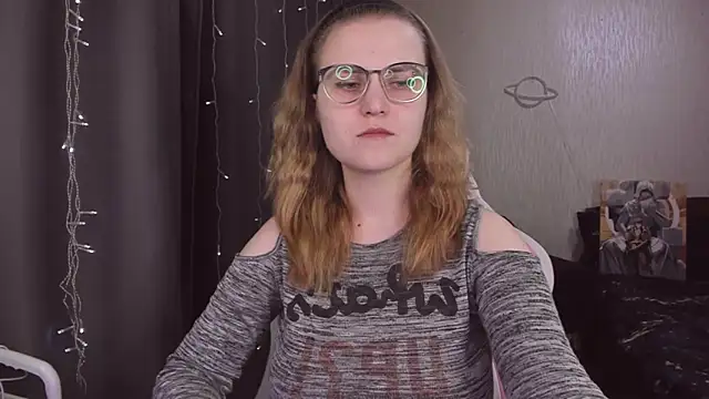 Snapshot of MissBrightShine chatting on December 17, 2025, 12:10 pm MissBrightShine online show from December 17, 2025, 12:10 pm