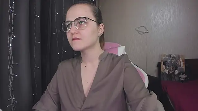 Snapshot of MissBrightShine chatting on February 10, 2026, 11:53 am MissBrightShine online show from February 10, 2026, 11:53 am