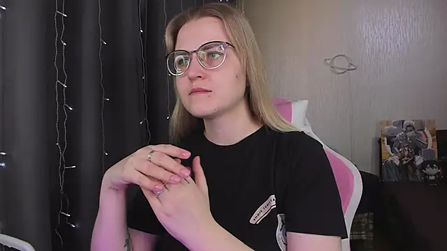 MissBrightShine online show from March 29, 2026, 10:39 am