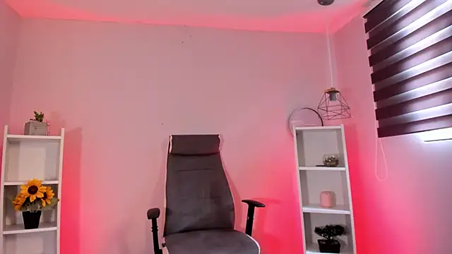  aish a  online show from November 4, 2025, 7:17 pm