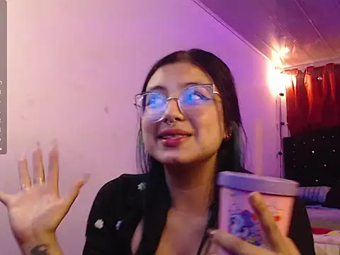 Snapshot of kitt_kaat chatting on November 3, 2025, 3:34 am kitt kaat online show from November 3, 2025, 3:34 am