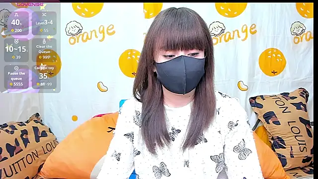 Snapshot of alonelove__ chatting on October 20, 2025, 2:35 am alonelove online show from October 20, 2025, 2:35 am