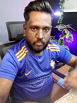 Rayansmith  online show from December 3, 2025, 10:09 pm