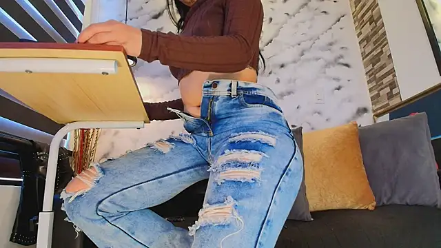 Sophie LittleS online show from March 15, 2026, 12:12 pm