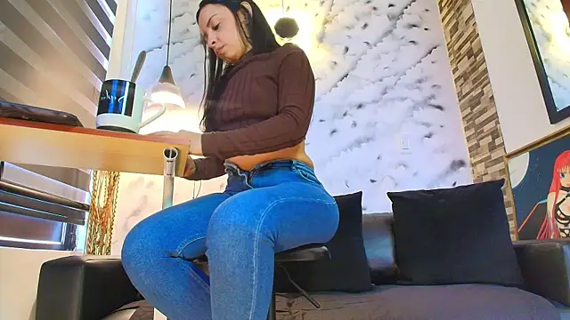 Snapshot of Sophie_LittleS chatting on December 18, 2025, 1:37 pm Sophie LittleS online show from December 18, 2025, 1:37 pm