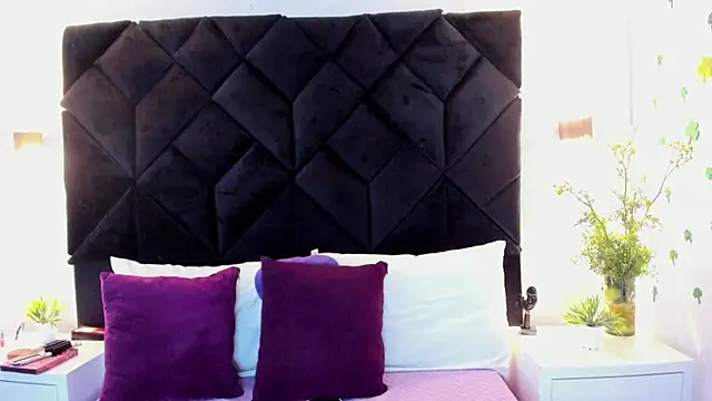 letiziia sky1 online show from March 31, 2026, 8:22 pm