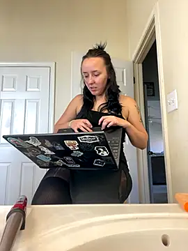 clarasosaa online show from October 31, 2025, 5:42 pm