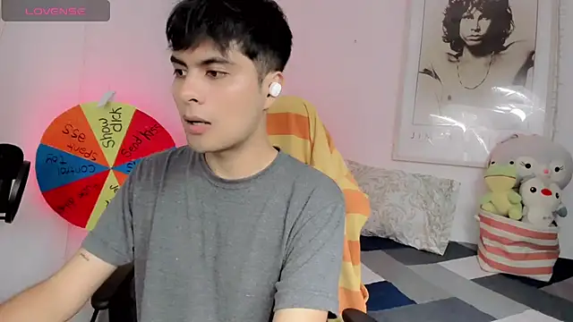 lucas cute online show from January 3, 2025, 12:33 am