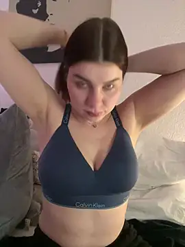 EllyNora online show from February 3, 2026, 8:25 pm