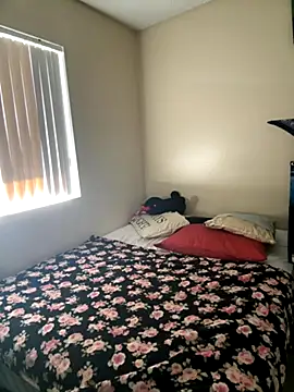 PeterGrandee online show from September 17, 2025, 4:42 pm