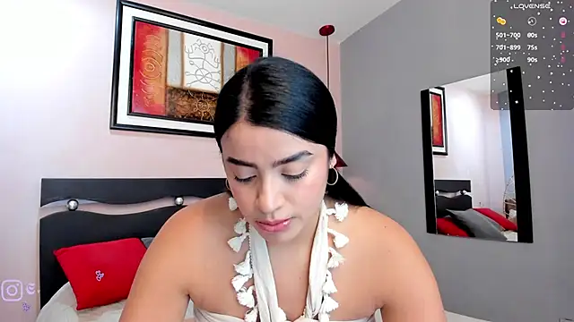 Paula Desousa online show from April 1, 2026, 7:33 pm