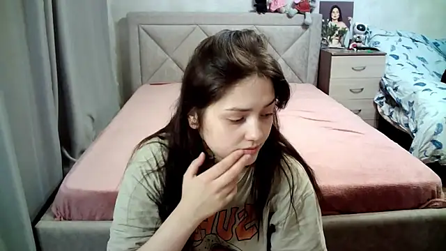 Snapshot of juliettkalen chatting on April 21, 2026, 3:35 am juliettkalen online show from April 21, 2026, 3:35 am